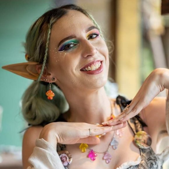 Meet your Posher, Emily - Picture 3 of 4